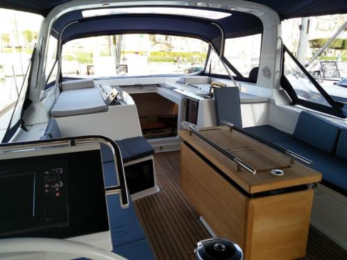 5de93a73db2cd14843a272f2 Oceanis 55 - Brokerage - Cockpit